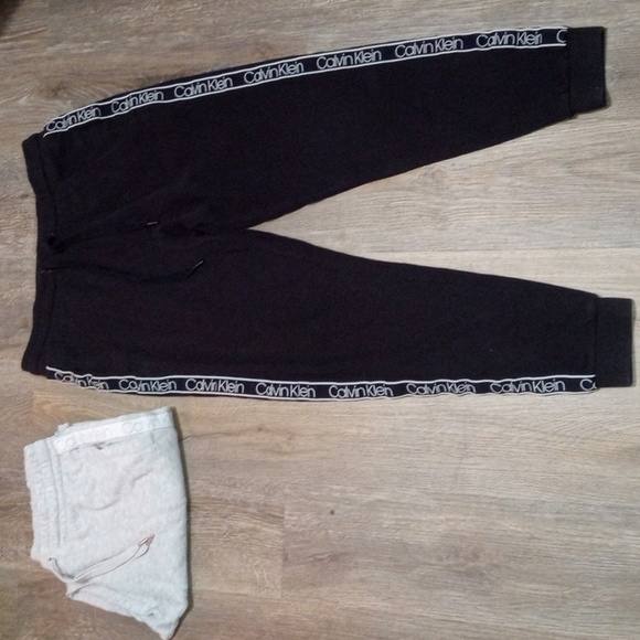Mens Calvin Klein joggers Large 2 pairs - Picture 2 of 8